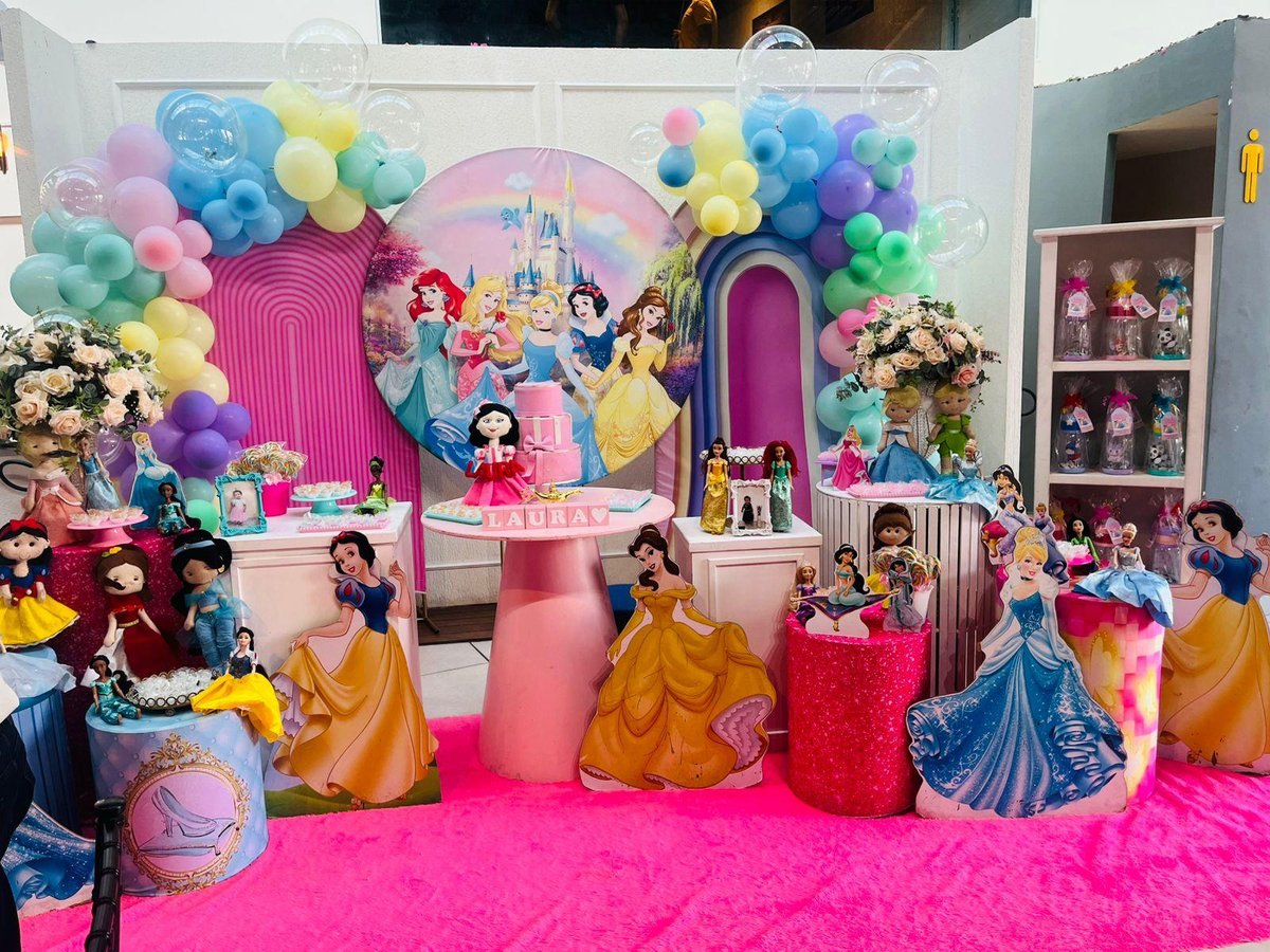 Decoração festa Princesas Buffet Family
